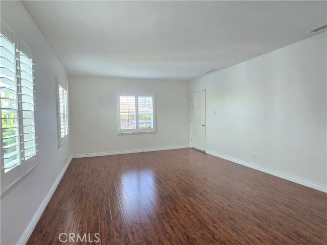 Living room no furniture  
