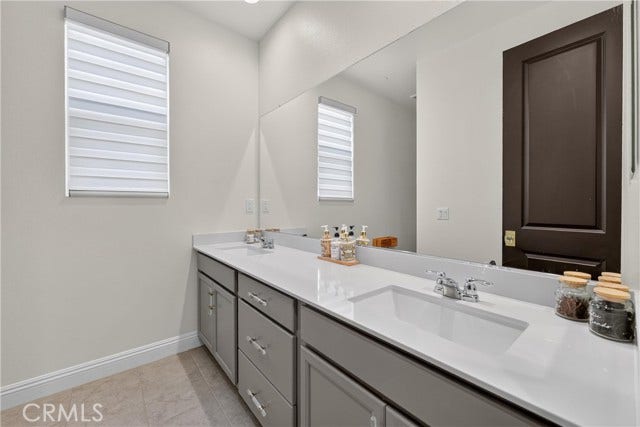 Hallway full bathroom #2