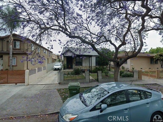 Property photo for 911 E 77th, Los Angeles, CA