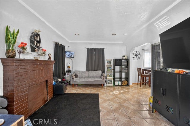 6856 Laurel Canyon BLVD, North Hollywood, CA 91605