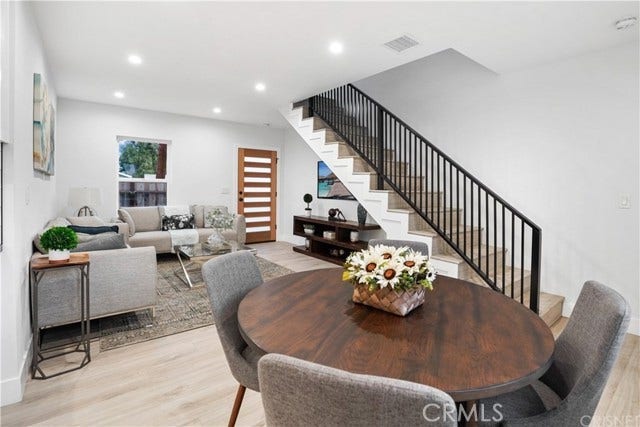 18060 Oxnard ST, Encino, CA 91316