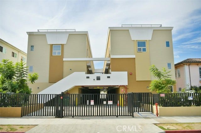Property photo for 1509 S Gramercy PL, Los Angeles, CA