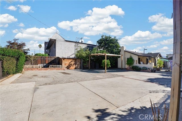 6856 Laurel Canyon BLVD, North Hollywood, CA 91605