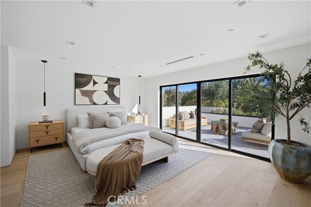 22518 Burbank, Woodland Hills, CA 91367 22518 Burbank, Woodland Hills, CA 91367