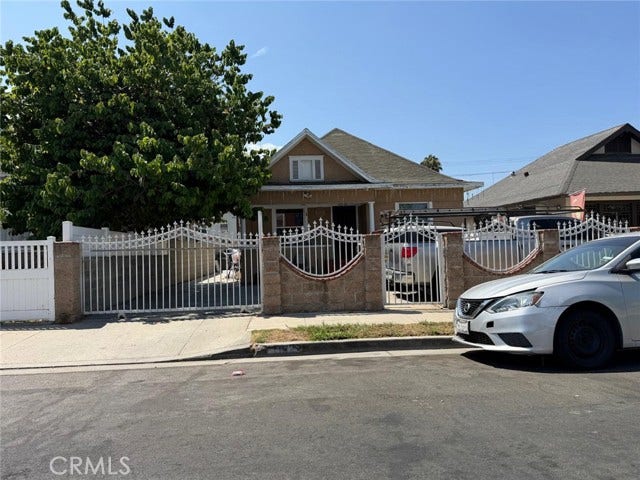 Property photo for 1182 Rolland Curtis PL, Los Angeles, CA