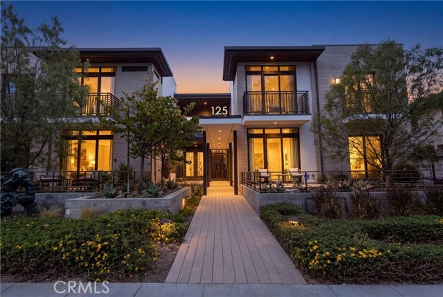 125 Hurlbut ST, #202, Pasadena, CA 91105