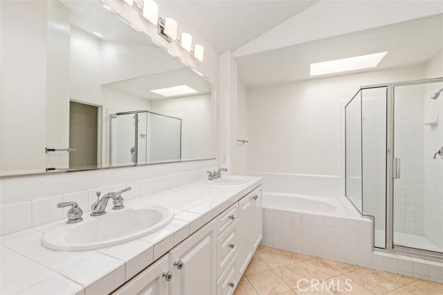11 Sorrento CT, Newport Coast, CA 92657 Master Bathroom