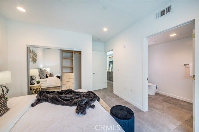 214 S Westmoreland, #3, Los Angeles, CA 90004 214 S Westmoreland, #3, Los Angeles, CA 90004