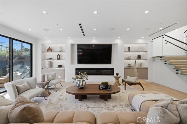 22518 Burbank, Woodland Hills, CA 91367 22518 Burbank, Woodland Hills, CA 91367