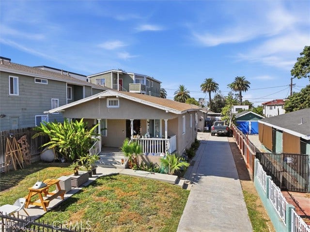Property photo for 846 W Santa Cruz, Los Angeles, CA