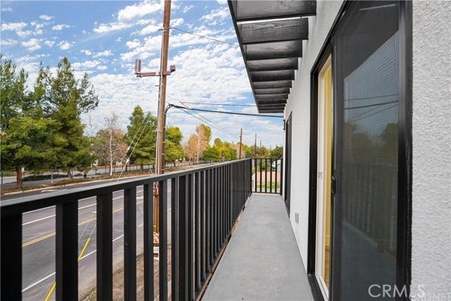 18060 Oxnard ST, Encino, CA 91316