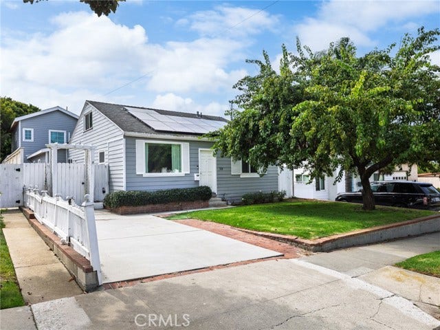 Property photo for 320 E Walnut AVE, El Segundo, CA