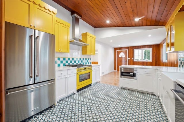Property photo for 2549 N Beachwood DR, Los Angeles, CA
