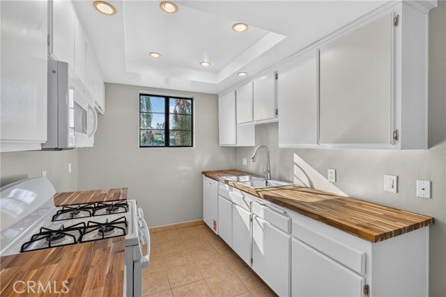 11127 La Maida, #17, North Hollywood, CA 91601