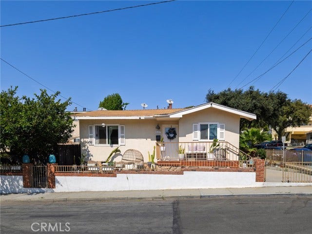 Property photo for 427 E Franklin AVE, El Segundo, CA
