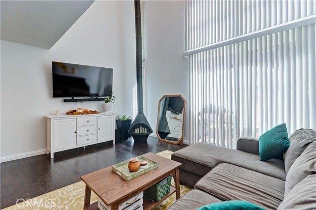 1048 Cabrillo Park DR, #A, Santa Ana, CA 92701