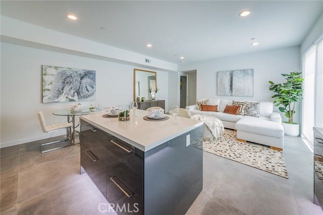 214 S Westmoreland, #3, Los Angeles, CA 90004 214 S Westmoreland, #3, Los Angeles, CA 90004