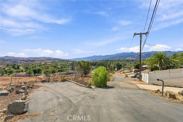 19015 Envoy, Corona, CA 92881