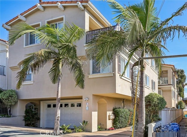 Property photo for 656 7th ST, Hermosa Beach, CA