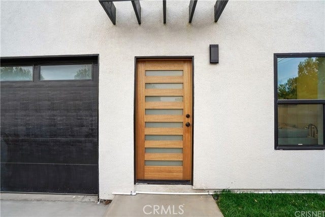 18060 Oxnard ST, Encino, CA 91316