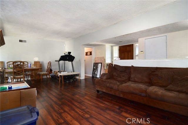 14913 Hubbard, Sylmar, CA 91342