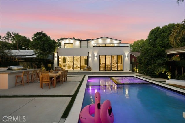 22518 Burbank, Woodland Hills, CA 91367 22518 Burbank, Woodland Hills, CA 91367