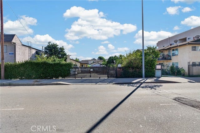 6856 Laurel Canyon BLVD, North Hollywood, CA 91605