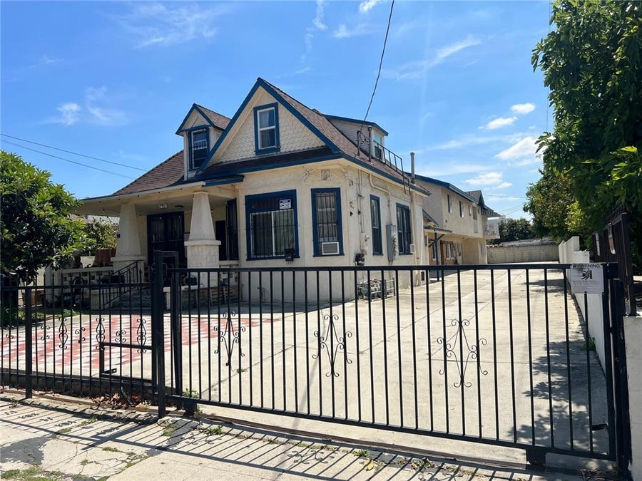 Property photo for 3020 Baldwin ST, Los Angeles, CA