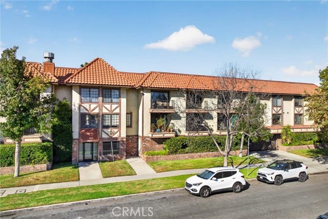 11127 La Maida, #17, North Hollywood, CA 91601