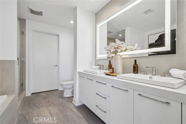 9 MacArthur Place, #1507, Santa Ana, CA 92707