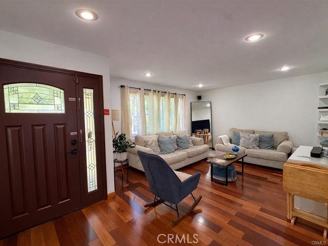 555 Hickory LN, Pasadena, CA 91103