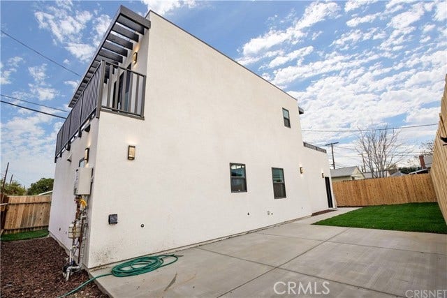 18060 Oxnard ST, Encino, CA 91316