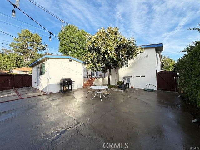 555 Hickory LN, Pasadena, CA 91103