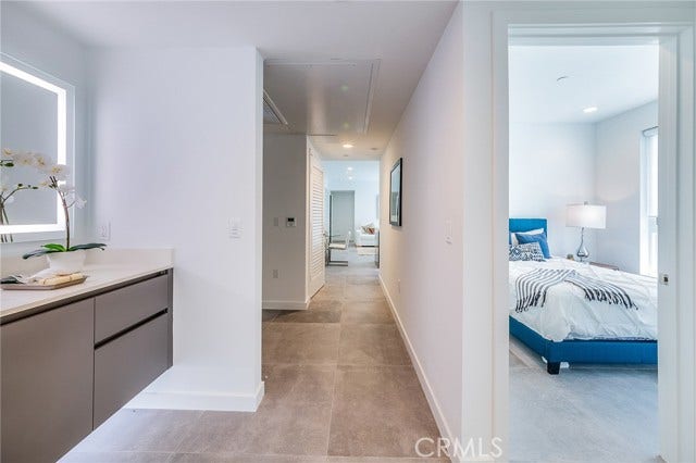 214 S Westmoreland, #3, Los Angeles, CA 90004 214 S Westmoreland, #3, Los Angeles, CA 90004