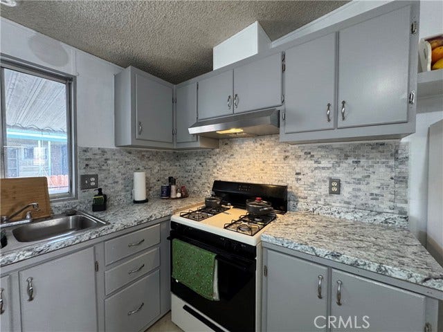 16600 orange, Paramount, CA 90273 16600 orange, Paramount, CA 90273
