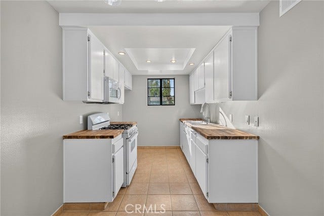 11127 La Maida, #17, North Hollywood, CA 91601