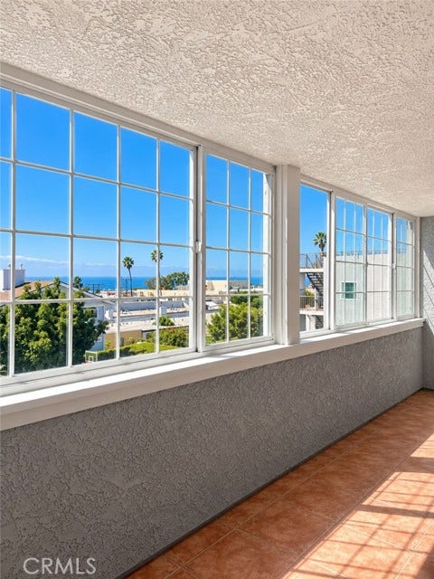 407 Anita, #B, Redondo Beach, CA 90278 Enclosed Ocean-View Balcony off Primary Suite