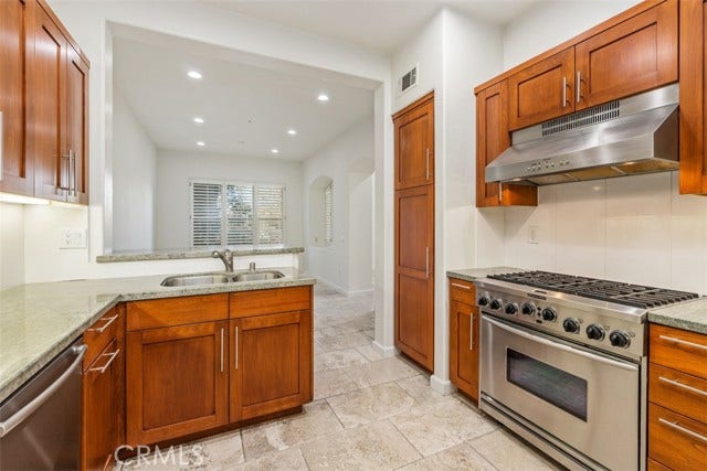11 Sorrento CT, Newport Coast, CA 92657 Kitchen