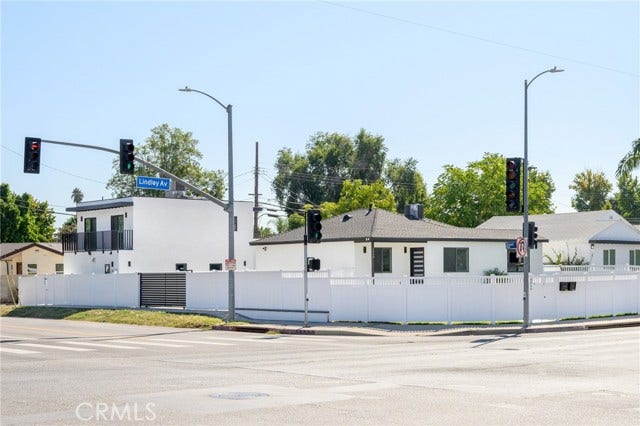 18060 Oxnard ST, Encino, CA 91316