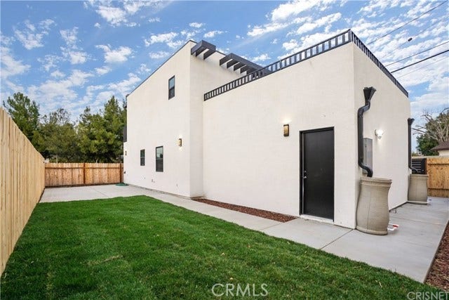 18060 Oxnard ST, Encino, CA 91316
