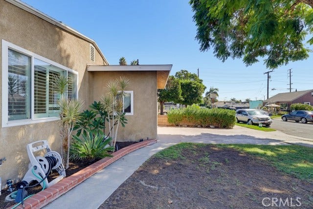 1901 E 63rd, Long Beach, CA 90805 Different view of front yard