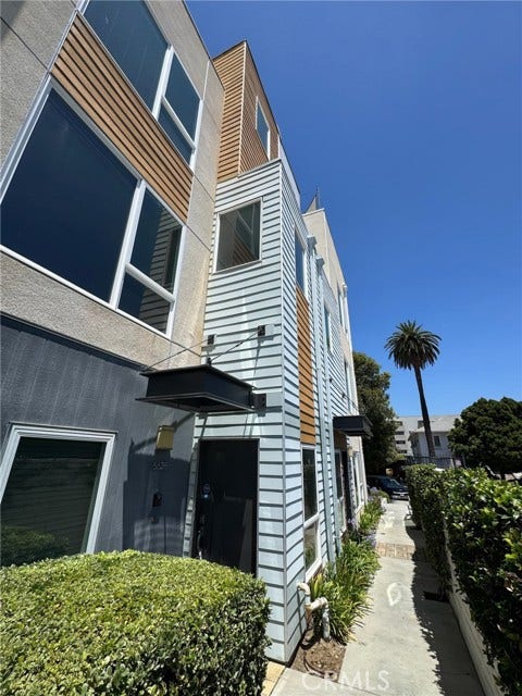 Property photo for 5628 Observation LN, Los Angeles, CA