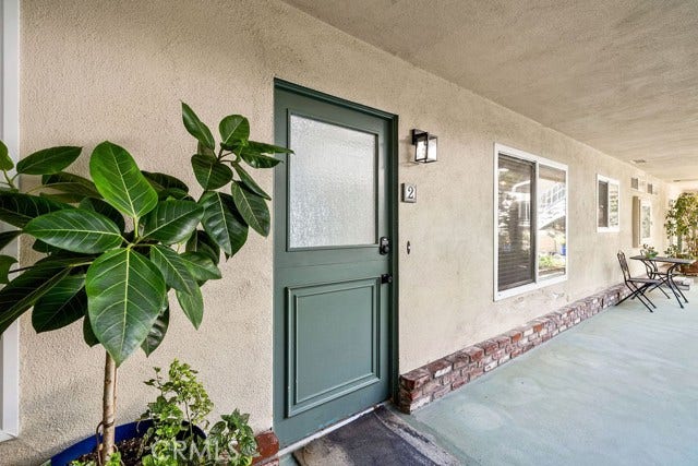 Dutch door entrance