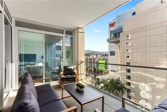 Property photo for 6250 Hollywood Blvd 8D, Los Angeles, CA