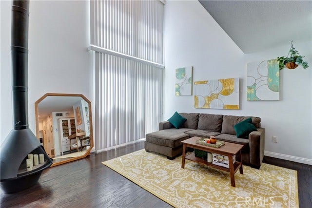 1048 Cabrillo Park DR, #A, Santa Ana, CA 92701