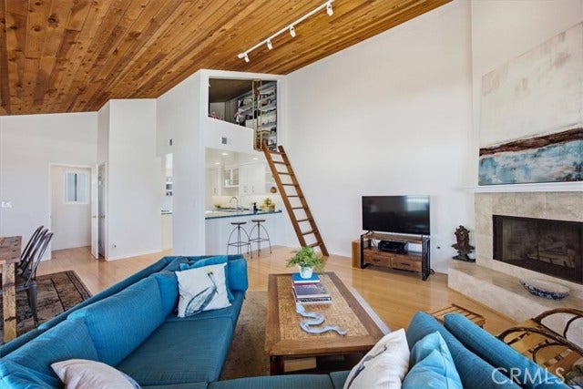 Ladder/Steps up to "office space"