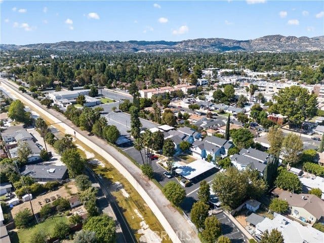 7025 Glade Ave, #2, Canoga Park, CA 91303 7025 Glade Ave, #2, Canoga Park, CA 91303