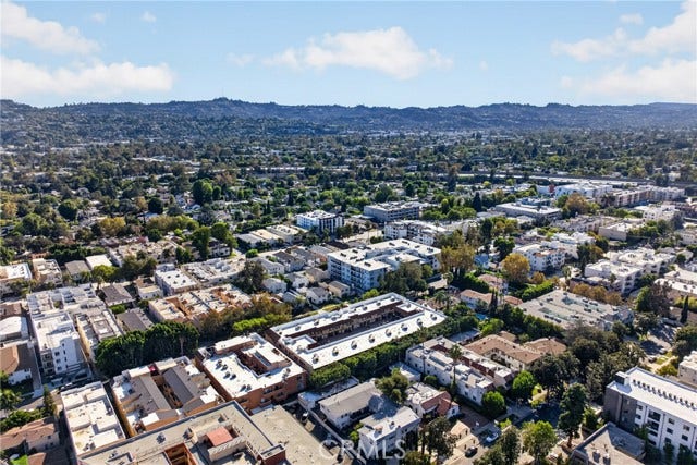 11127 La Maida, #17, North Hollywood, CA 91601