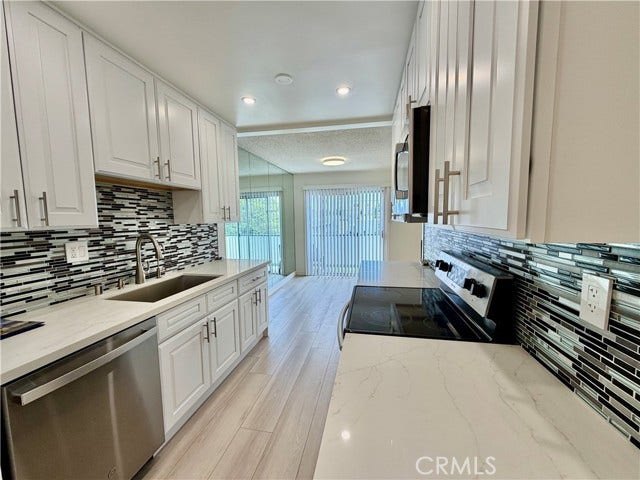Property photo for 1344 N Martel AVE, #302, Los Angeles, CA
