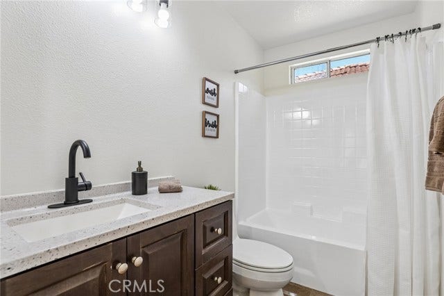7210 Paseo Del Rio, Commerce, CA 90040 Hall Bath